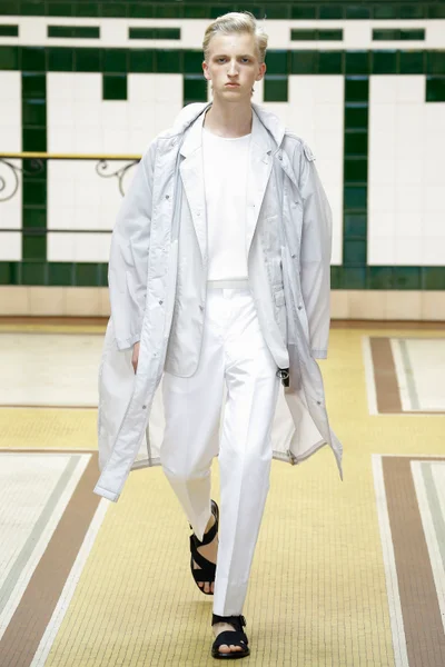 Look 29